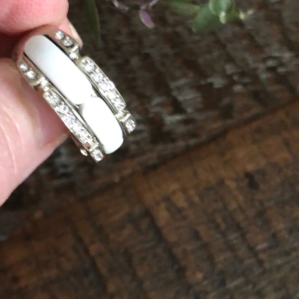 Banana Republic Cocktail Ring White and Silver with Rhinestones size 7.5 - Picture 2 of 8